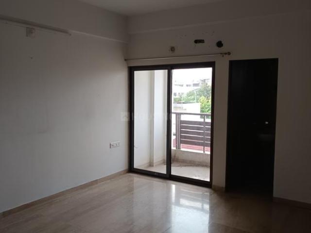 3 BHK Apartment in Sola for rent Ahmedabad. The reference number is 20452144