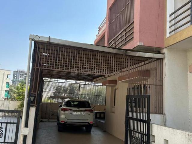3 BHK Apartment in Sola for resale Ahmedabad. The reference number is 19994636