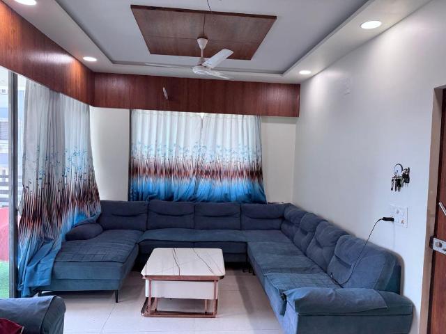 3 BHK Apartment in Satellite for rent Ahmedabad. The reference number is 20439943