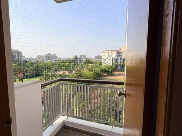 3 BHK Apartment in Jodhpur for resale Ahmedabad. The reference number is 20304490