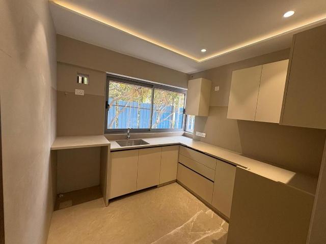 3 BHK Apartment in Santacruz West for rent Mumbai. The reference number is 19926595