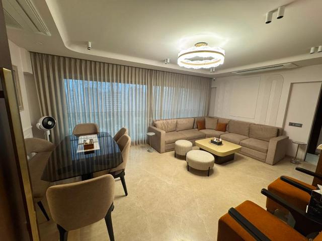 3 BHK Apartment in Santacruz West for rent Mumbai. The reference number is 20670518