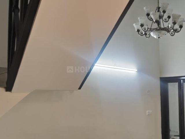 3 BHK Apartment in Sarita Vihar for rent New Delhi. The reference number is 20430819