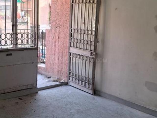 3 BHK Apartment in Sarita Vihar for resale New Delhi. The reference number is 19816434