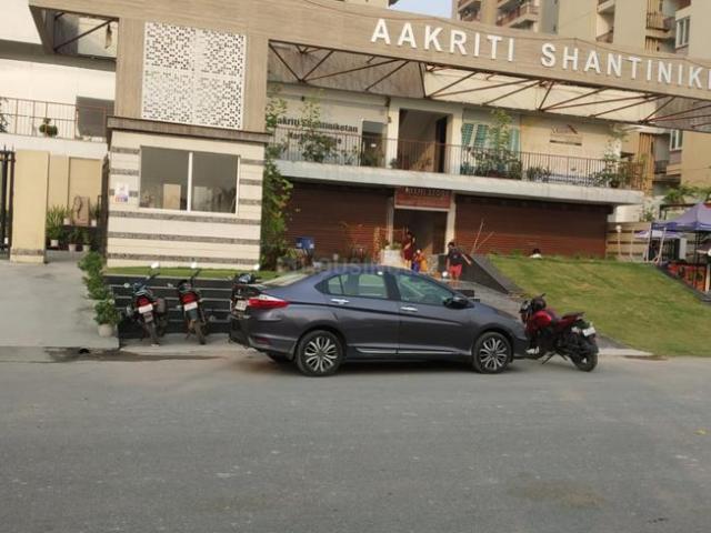 3 BHK Apartment in Sector 143B for resale Noida. The reference number is 18373068
