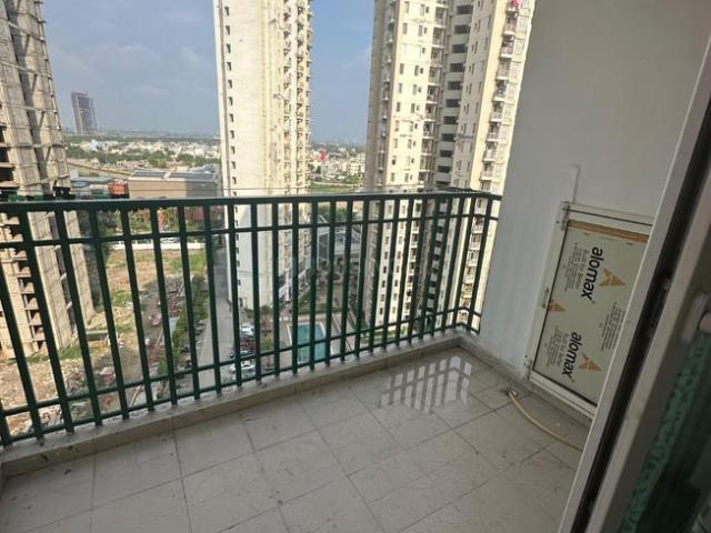 3 BHK Apartment in Sector 168 for resale Noida. The reference number is 19586333