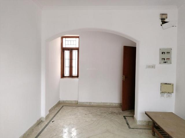 3 BHK Apartment in Sector 18 Dwarka for resale New Delhi. The reference number is 20393593