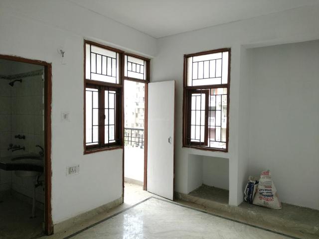 3 BHK Apartment in Sector 18 Dwarka for resale New Delhi. The reference number is 20413594