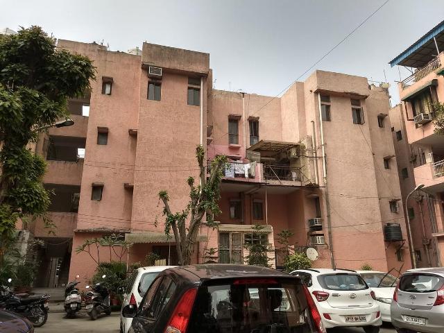 3 BHK Apartment in Sector 19 Rohini for resale New Delhi. The reference number is 17026511
