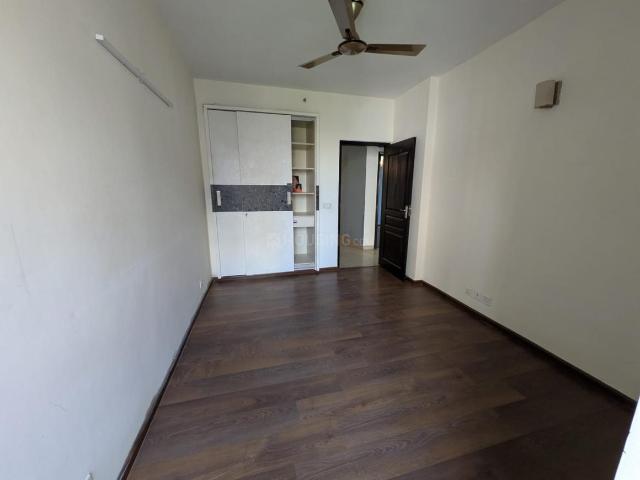 3 BHK Apartment in Sector 100 for rent Noida. The reference number is 20381075