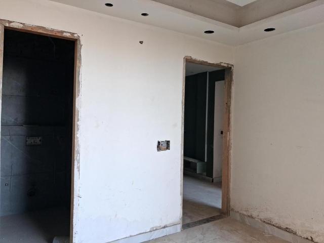 3 BHK Apartment in Sector 102 for resale Noida. The reference number is 19828353