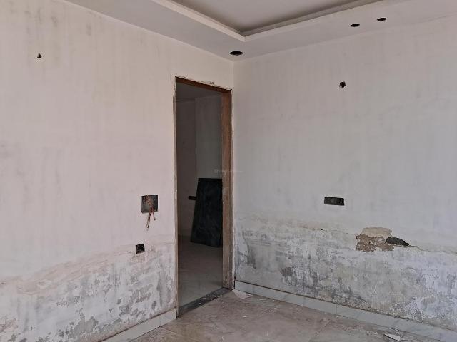 3 BHK Apartment in Sector 102 for resale Noida. The reference number is 19832057