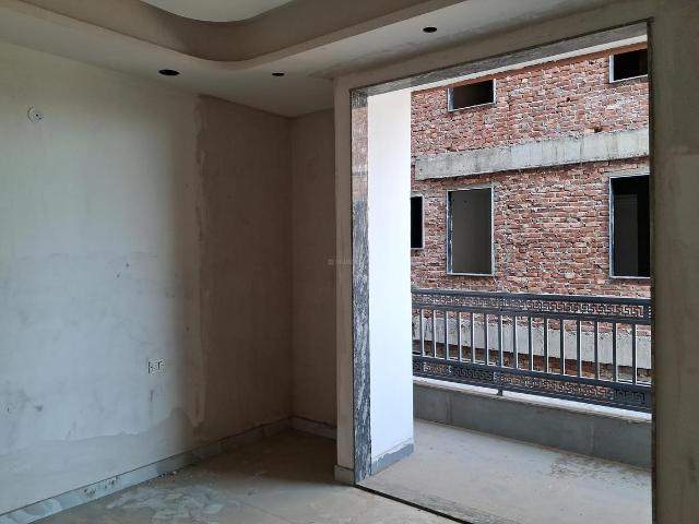 3 BHK Apartment in Sector 102 for resale Noida. The reference number is 19832074