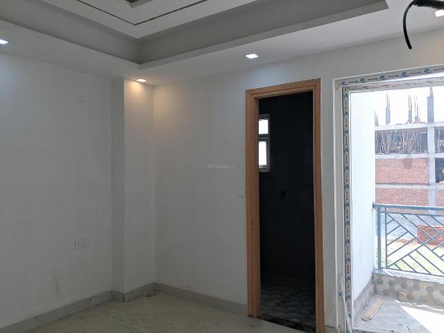 3 BHK Apartment in Sector 102 for resale Noida. The reference number is 19871976