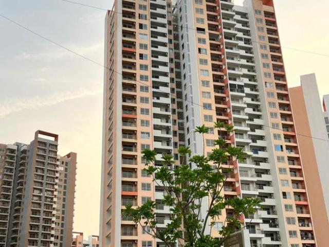3 BHK Apartment in Sector 102 for resale Gurgaon. The reference number is 18969527