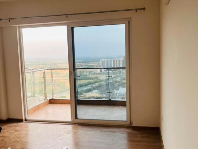 3 BHK Apartment in Sector 102 for resale Gurgaon. The reference number is 20638018