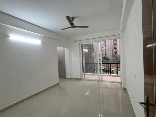 3 BHK Apartment in Sector 107 for rent Noida. The reference number is 20318006