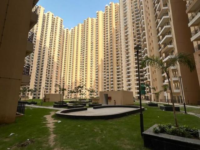 3 BHK Apartment in Sector 107 for rent Noida. The reference number is 20929202