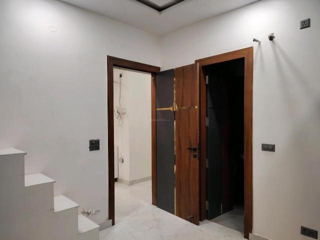 3 BHK Apartment in Sector 104 for resale Noida. The reference number is 18256308