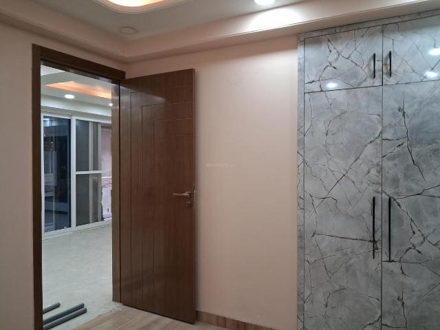 3 BHK Apartment in Sector 104 for resale Noida. The reference number is 19976806