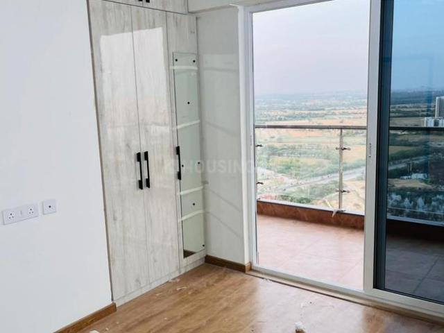 3 BHK Apartment in Sector 106 for resale Gurgaon. The reference number is 20802428