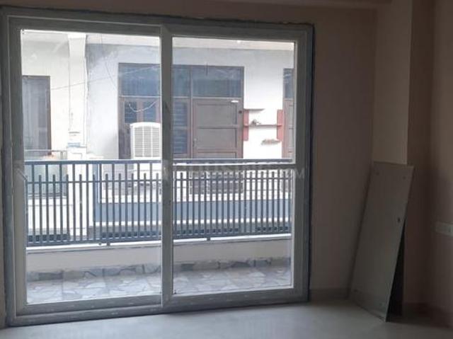 3 BHK Apartment in Sector 10A for resale Gurgaon. The reference number is 19985211