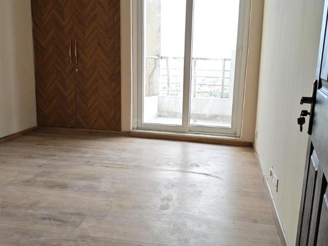 3 BHK Apartment in Sector 110 for rent Noida. The reference number is 19731806