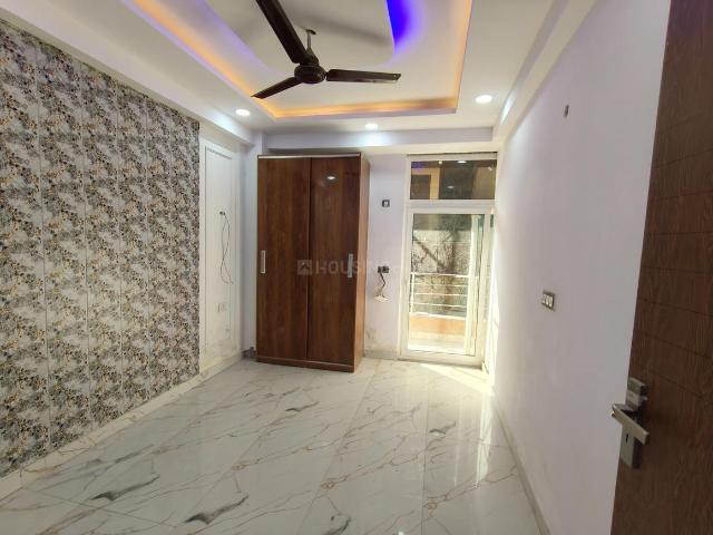 3 BHK Apartment in Sector 102 for resale Noida. The reference number is 19618535