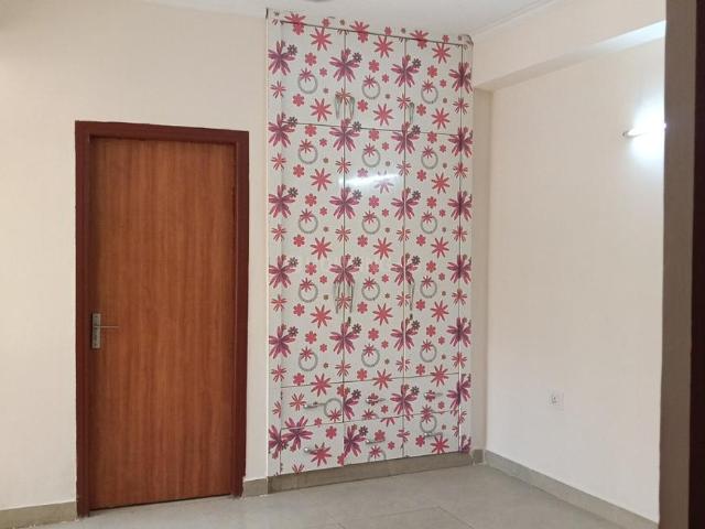 3 BHK Apartment in Sector 137 for rent Noida. The reference number is 19785982