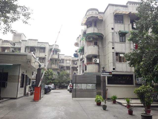 3 BHK Apartment in Sector 13 Rohini for resale New Delhi. The reference number is 15749745