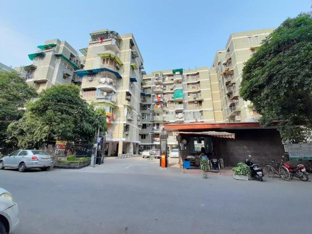 3 BHK Apartment in Sector 13 Rohini for resale New Delhi. The reference number is 19928901