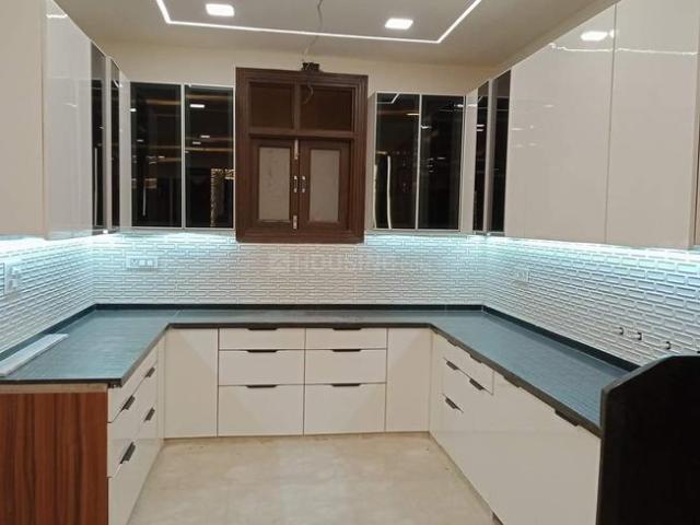 3 BHK Apartment in Sector 13 Rohini for resale New Delhi. The reference number is 20321900