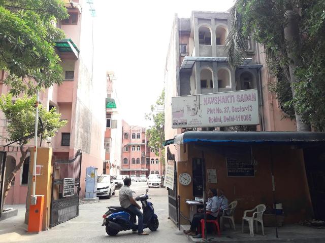 3 BHK Apartment in Sector 13 Rohini for resale New Delhi. The reference number is 20546629