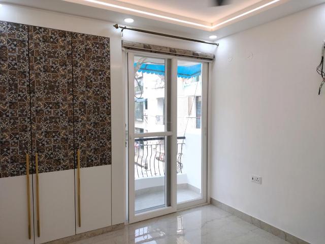 3 BHK Apartment in Sector 6 Dwarka for resale New Delhi. The reference number is 18511674