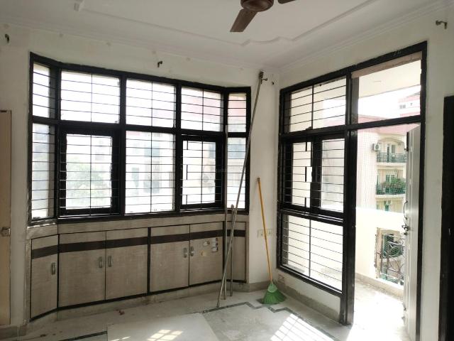 3 BHK Apartment in Sector 22 Dwarka for resale New Delhi. The reference number is 20307637