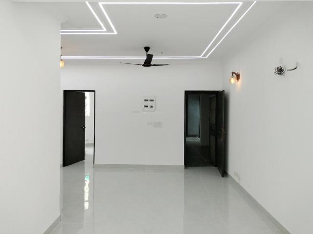 3 BHK Apartment in Sector 23 Dwarka for resale New Delhi. The reference number is 20308075