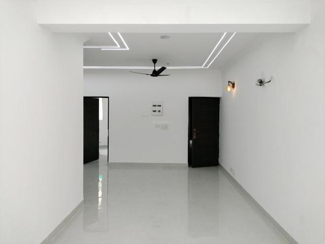 3 BHK Apartment in Sector 23 Dwarka for resale New Delhi. The reference number is 20467492