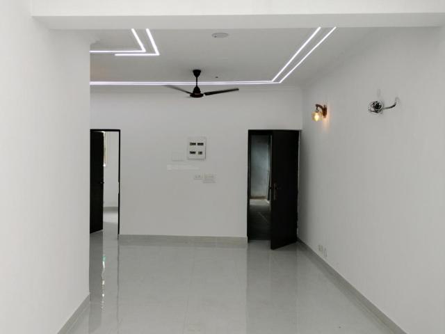 3 BHK Apartment in Sector 23 Dwarka for resale New Delhi. The reference number is 20612833