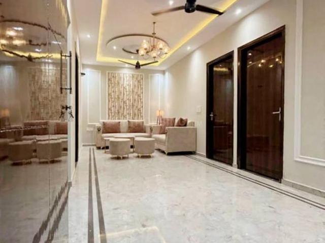 3 BHK Apartment in Sector 23 for rent Gurgaon. The reference number is 20312698