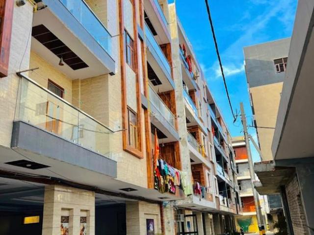 3 BHK Apartment in Sector 37 Rohini for resale New Delhi. The reference number is 20124059