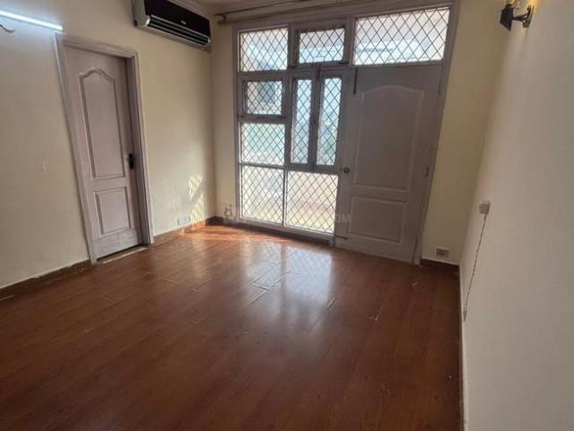 3 BHK Apartment in Sector 31 for rent Gurgaon. The reference number is 18976227