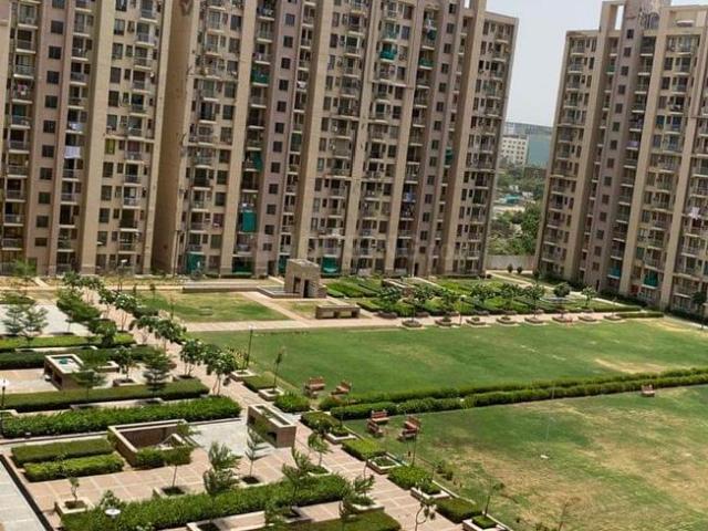 3 BHK Apartment in Sector 33 for resale Gurgaon. The reference number is 19694604
