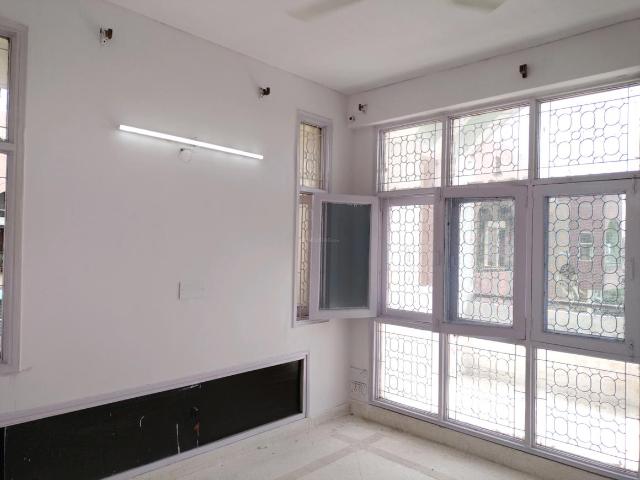 3 BHK Apartment in Sector 3 Dwarka for resale New Delhi. The reference number is 21009827