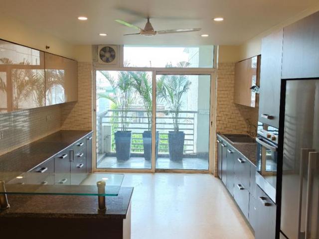 3 BHK Apartment in Sector 42 for resale Gurgaon. The reference number is 19945249