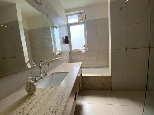 3 BHK Apartment in Sector 43 for rent Gurgaon. The reference number is 15451385