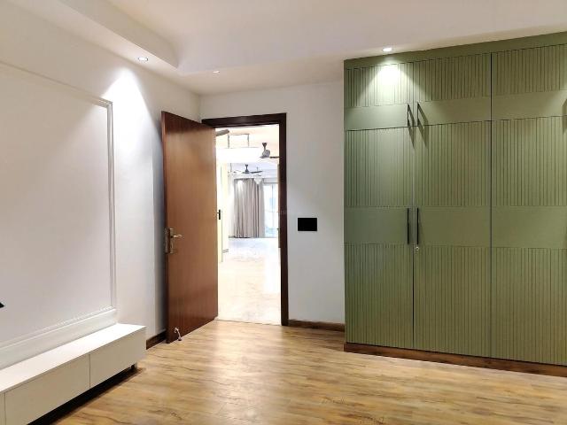 3 BHK Apartment in Sector 43 for resale Gurgaon. The reference number is 19004143