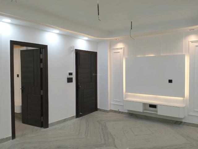 3 BHK Apartment in Sector 4 Rohini for resale New Delhi. The reference number is 20491422