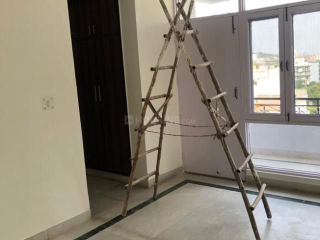 3 BHK Apartment in Sector 56 for rent Gurgaon. The reference number is 18980414