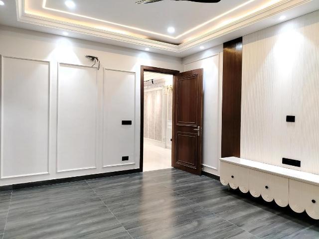 3 BHK Apartment in Sector 58 for rent Gurgaon. The reference number is 18836359