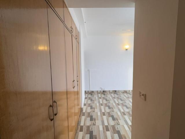 3 BHK Apartment in Sector 53 for rent Gurgaon. The reference number is 20201807